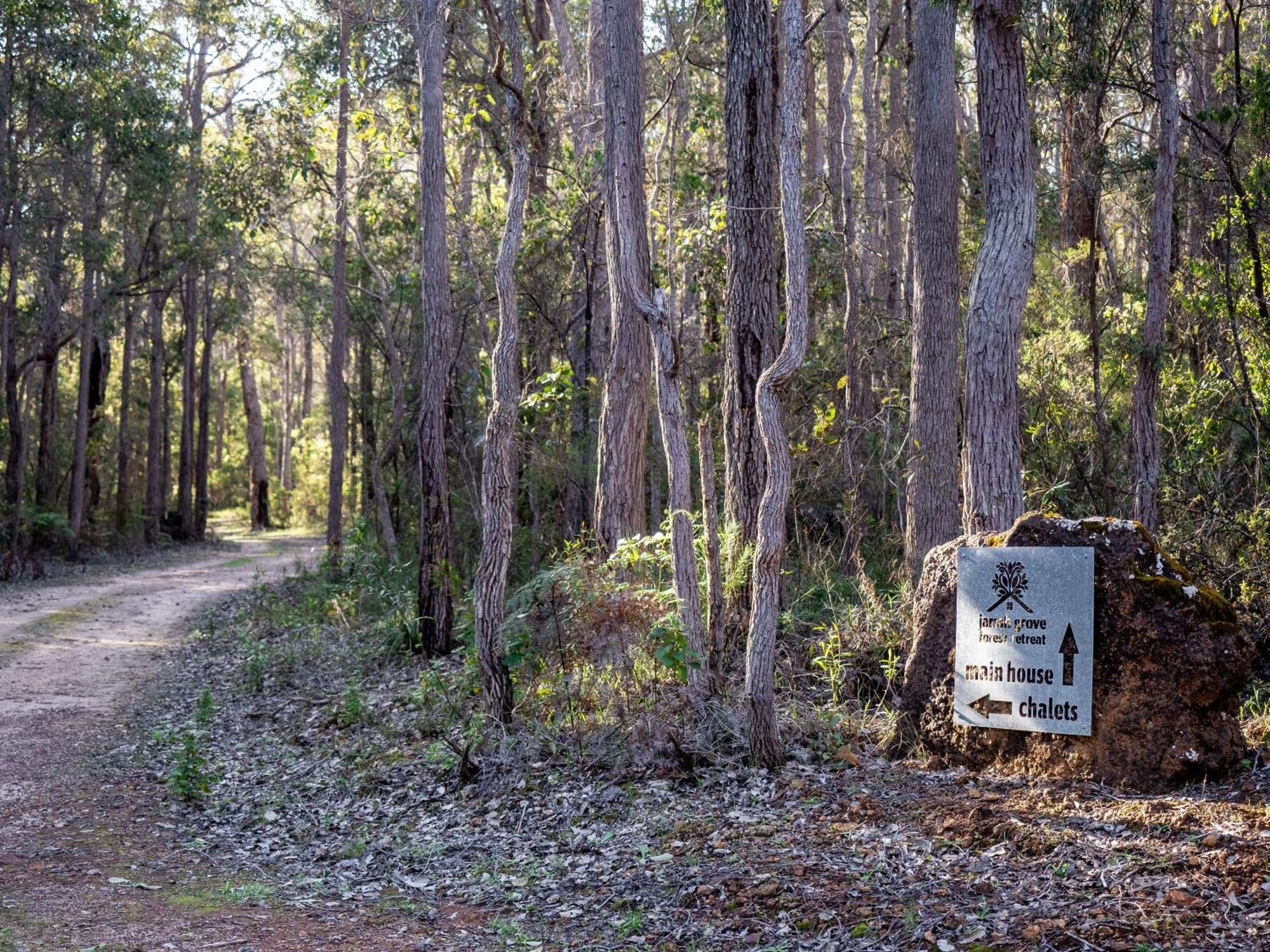 Jarrah Grove Forest Retreat - Adults Only Luxury Chalet Rosa Glen Bagian luar foto
