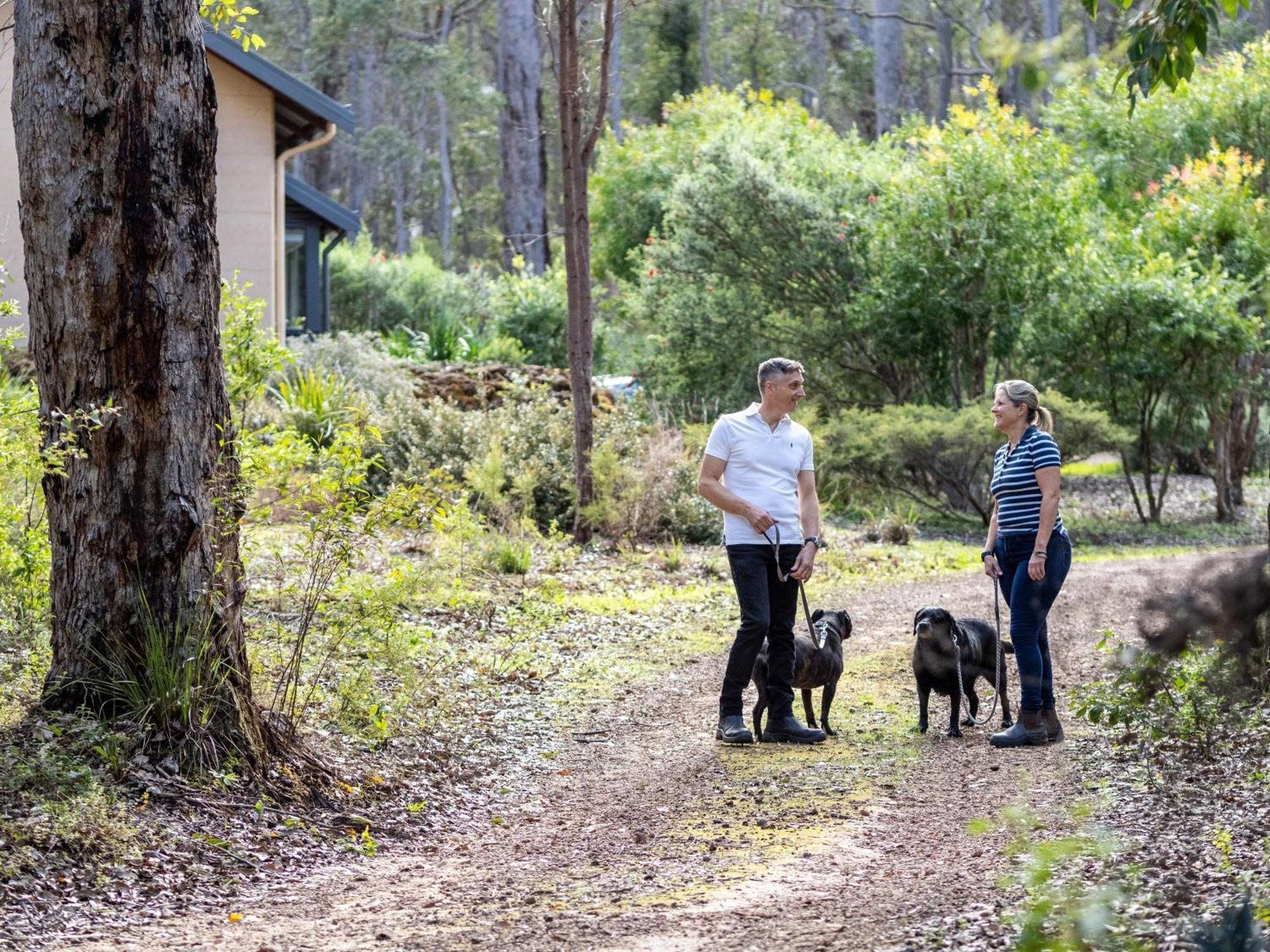 Jarrah Grove Forest Retreat - Adults Only Luxury Chalet Rosa Glen Bagian luar foto