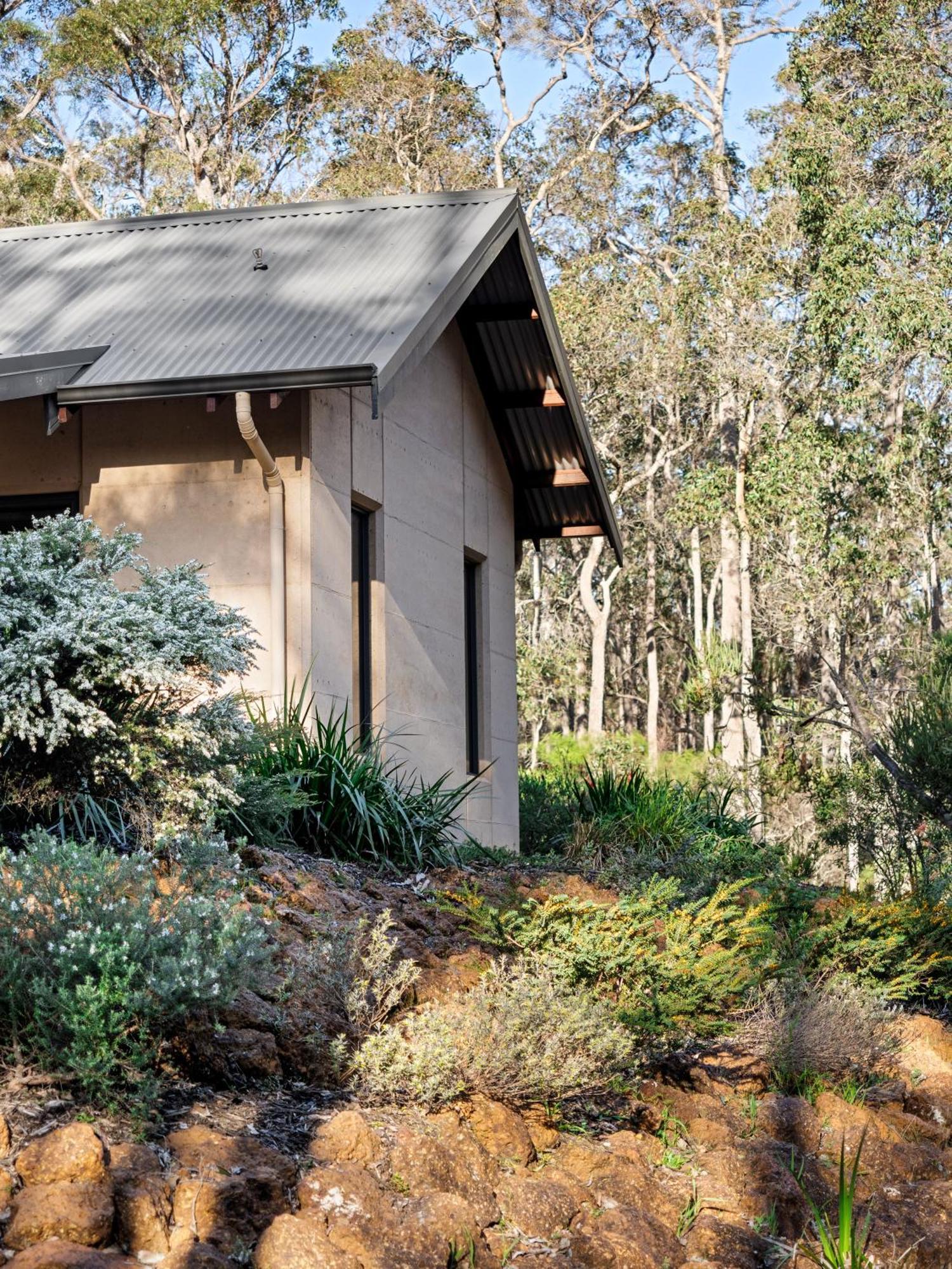Jarrah Grove Forest Retreat - Adults Only Luxury Chalet Rosa Glen Bagian luar foto