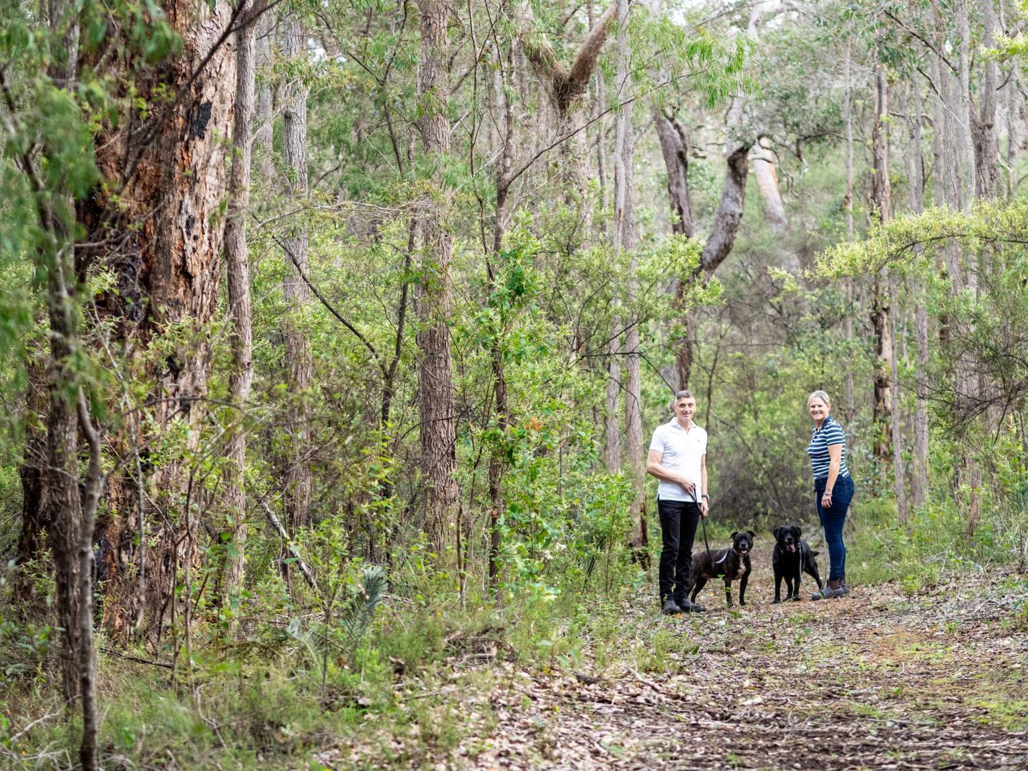Jarrah Grove Forest Retreat - Adults Only Luxury Chalet Rosa Glen Bagian luar foto