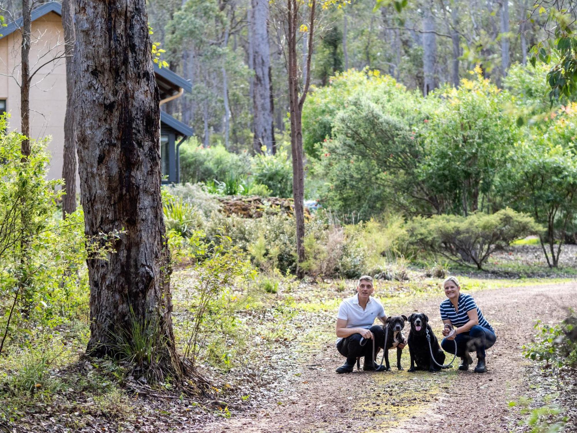 Jarrah Grove Forest Retreat - Adults Only Luxury Chalet Rosa Glen Bagian luar foto