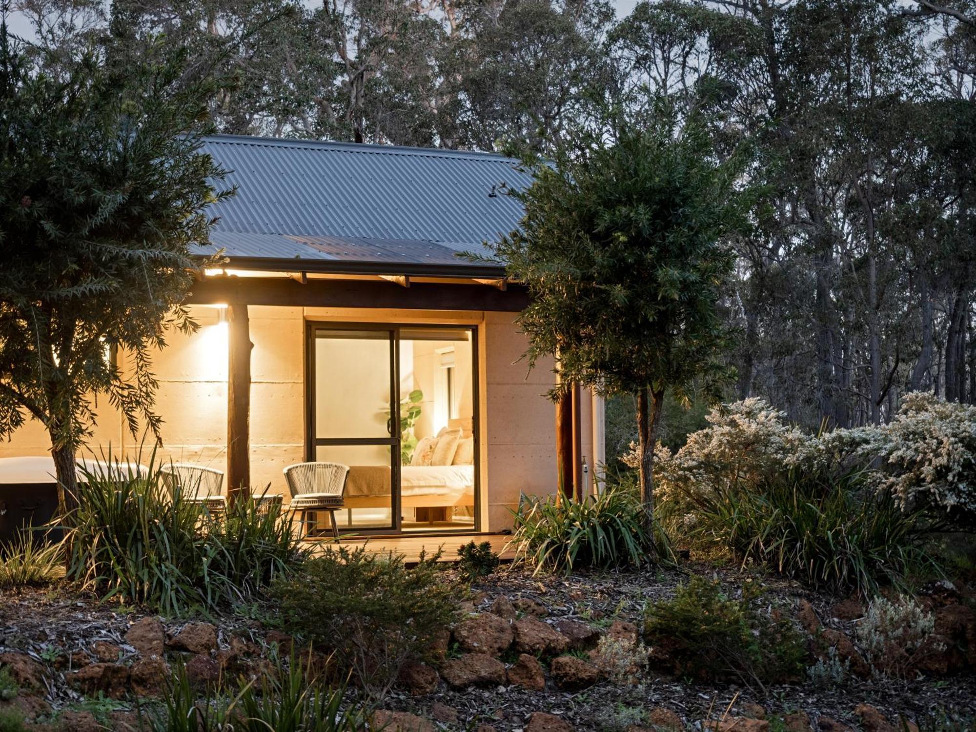 Jarrah Grove Forest Retreat - Adults Only Luxury Chalet Rosa Glen Bagian luar foto