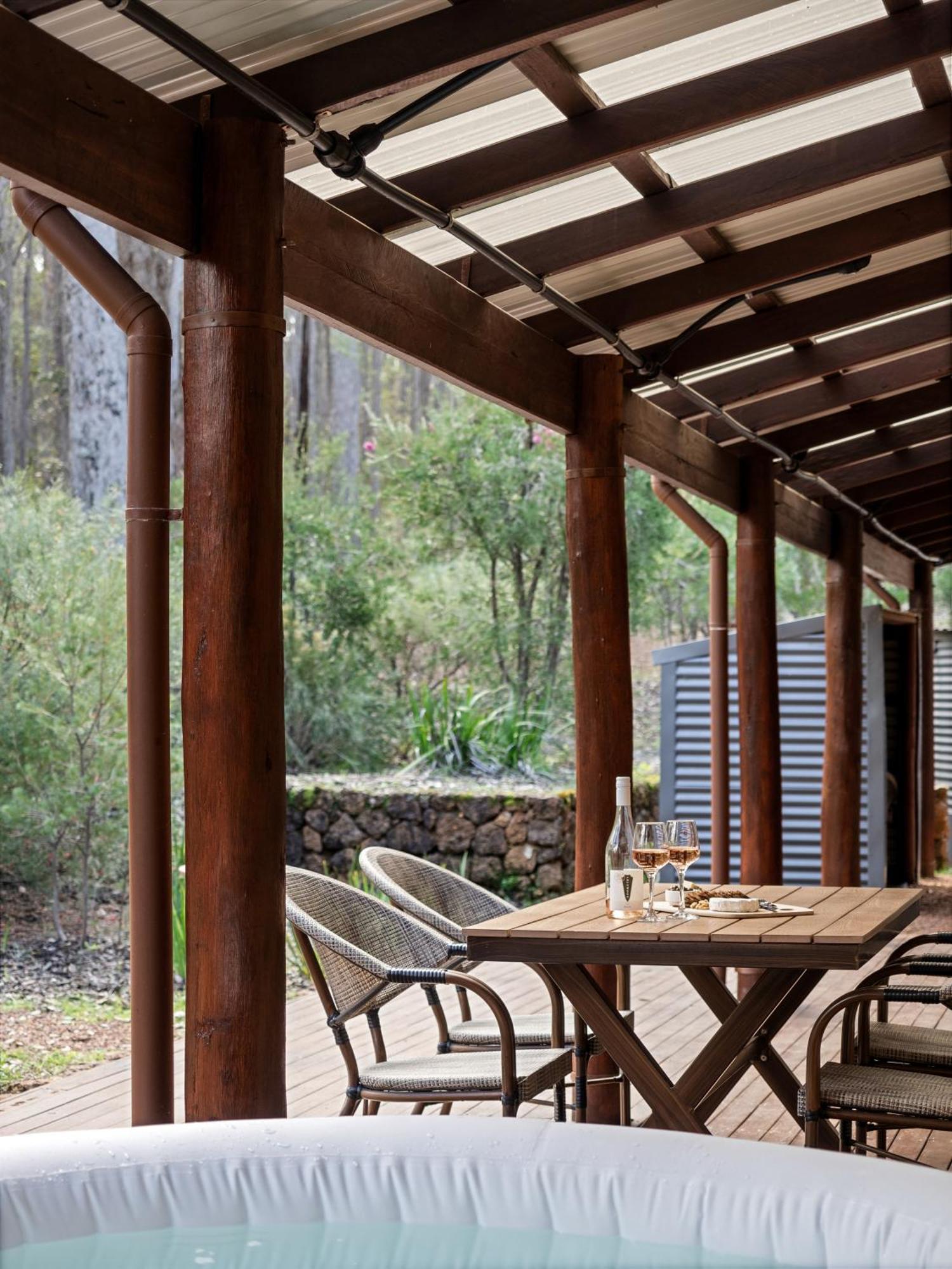 Jarrah Grove Forest Retreat - Adults Only Luxury Chalet Rosa Glen Bagian luar foto