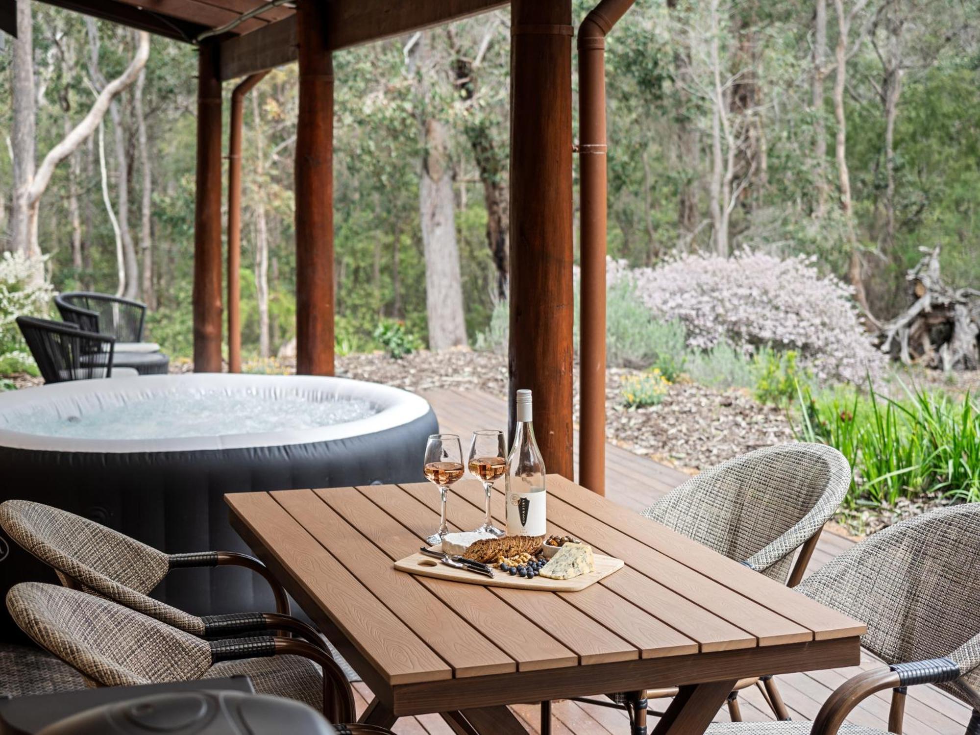 Jarrah Grove Forest Retreat - Adults Only Luxury Chalet Rosa Glen Bagian luar foto