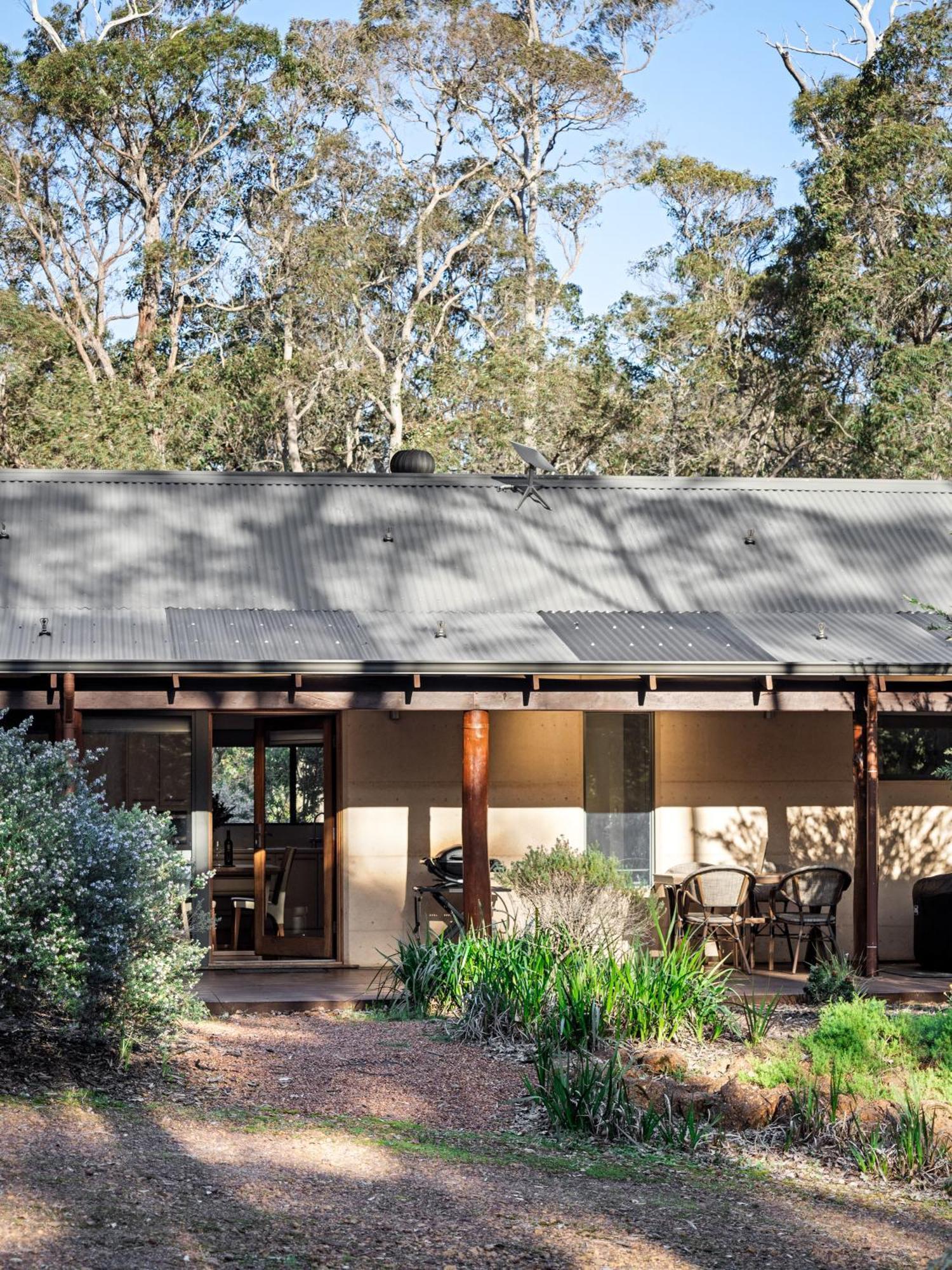 Jarrah Grove Forest Retreat - Adults Only Luxury Chalet Rosa Glen Bagian luar foto